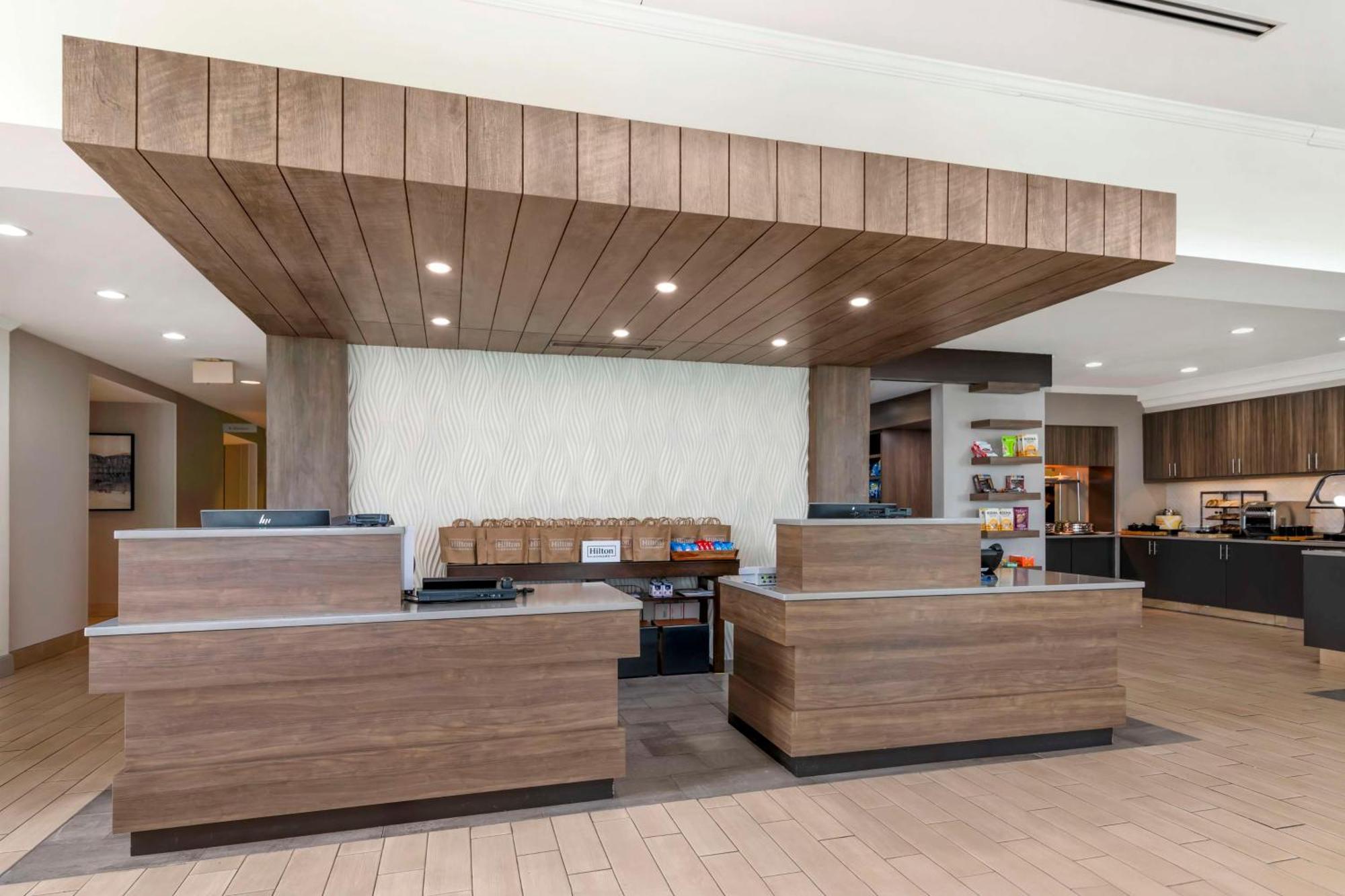 Hilton Garden Inn Portland Airport Exterior photo